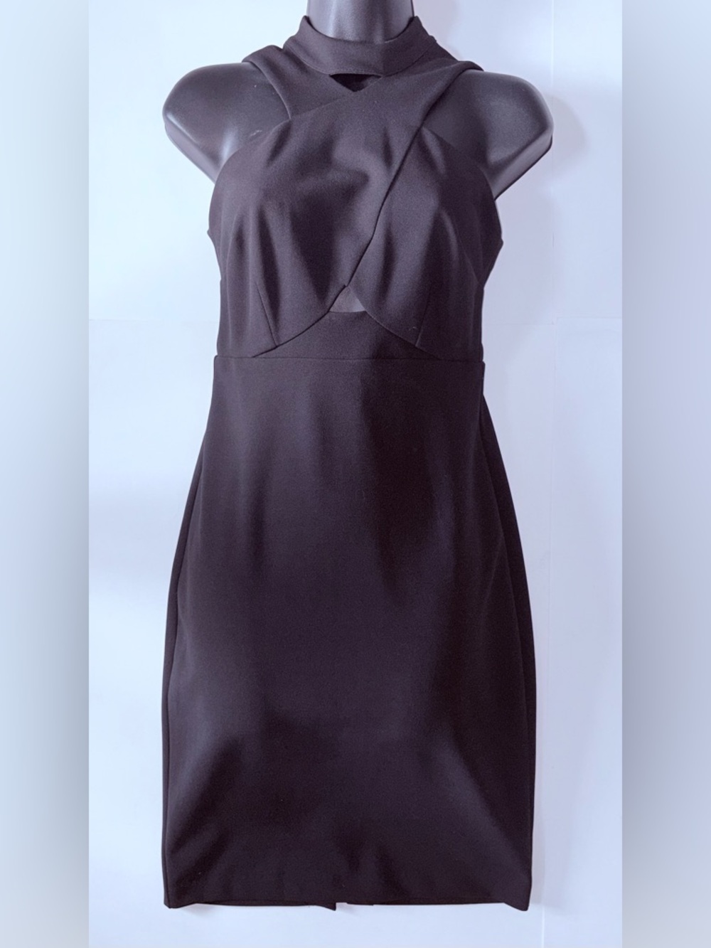 Guess Black Halter Cutout Cocktail Dress – Size 0 (Fits 00–0) – Sleek Minimalist